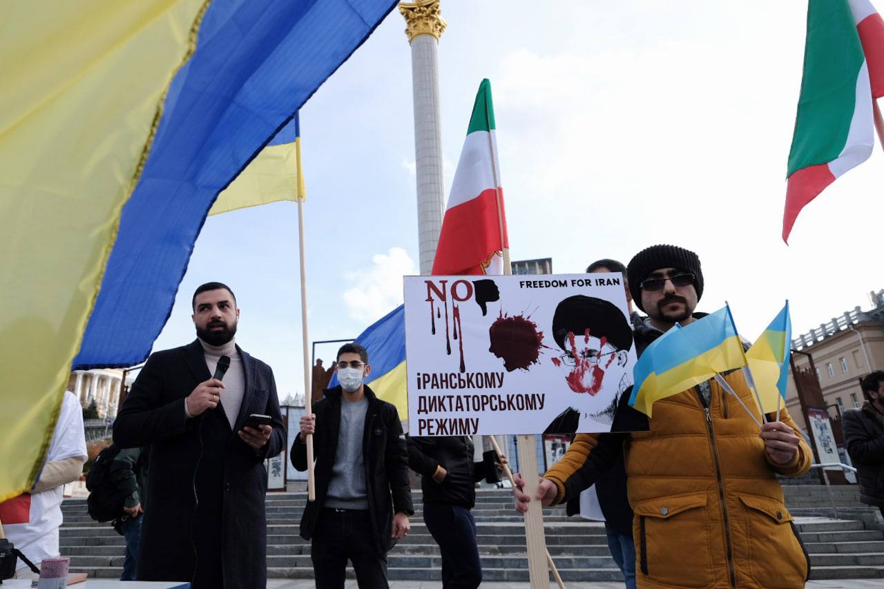 Иранская диаспора в Киеве вышла на митинг в поддержку Украины