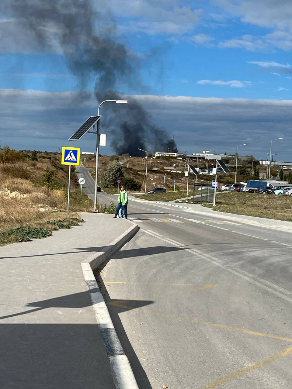 Севастопольские паблики сообщают, что в городе видно черный дым