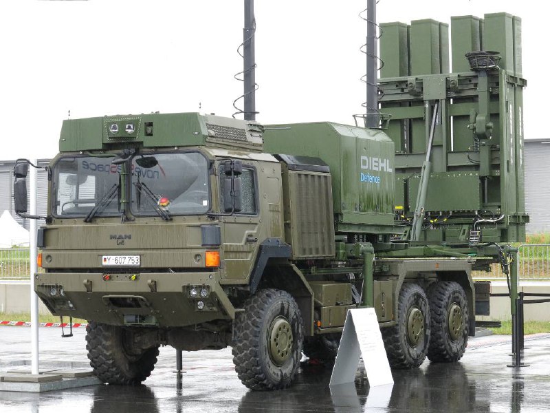 Германия передает Украине ракеты IRIS-T и бронемашины Dingo, а Британия - около 1000 зенитных ракет
