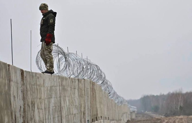 ⚡️Украина строит стену на границе с Беларусью 