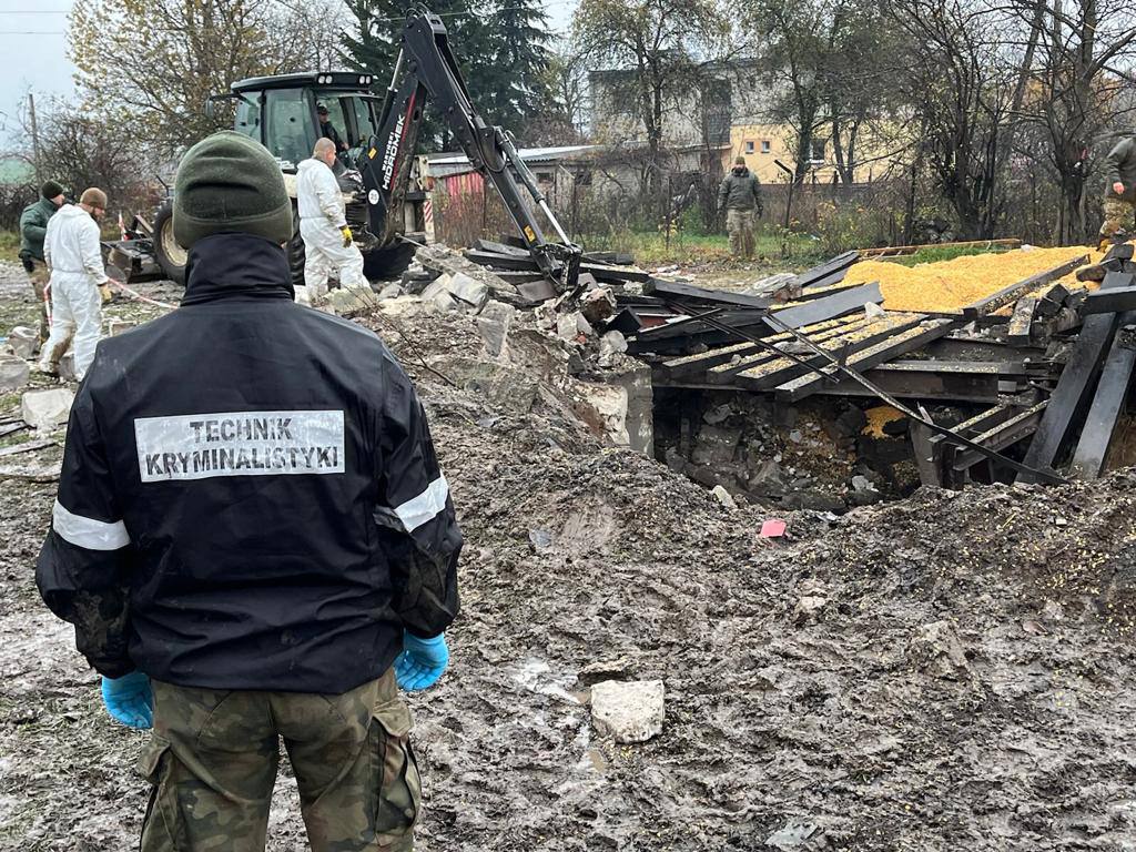 Украинских экспертов допустили на место падения ракеты в Польше, - канцелярия польского президента