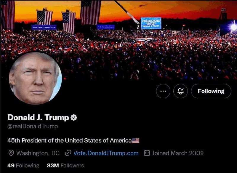 Дональд Трамп всего за один день разблокировки аккаунта в Твиттере обогнал по количеству подписчиков нынешнего президента Джо Байдена