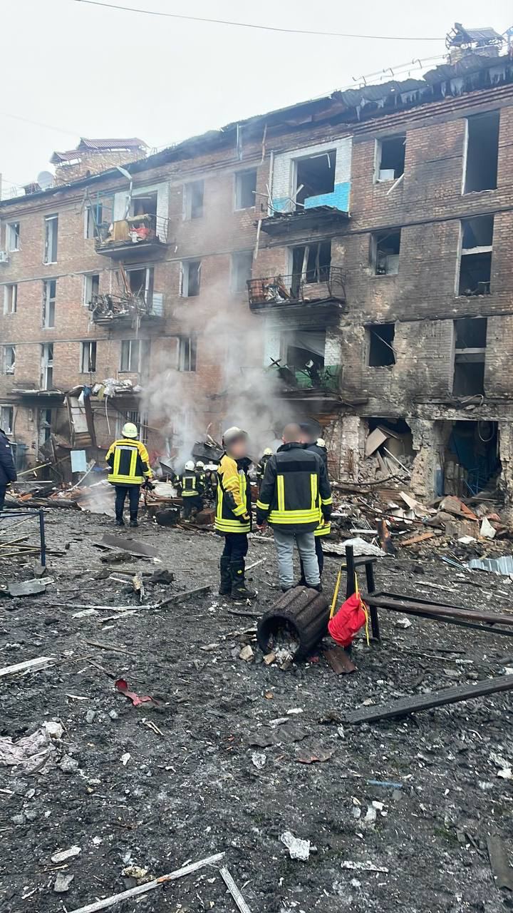 😔Так виглядає житловий будинок у Вишгороді на Київщині після обстрілу окупантів