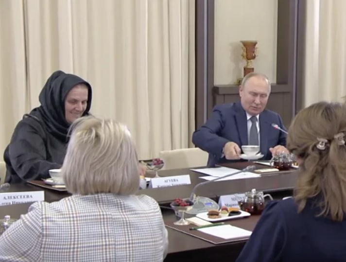 Встреча Путина с «солдатскими матерями» ожидаемо оказалась фейком с подставными чиновницами 