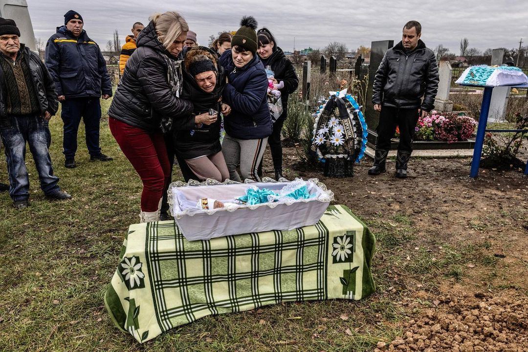 💔Двухдневного мальчика, погибшего во время атаки на Вольнянск, похоронили 