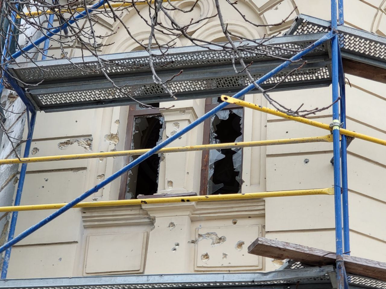 Войска РФ обстреляли утром Херсонский художественный музей им