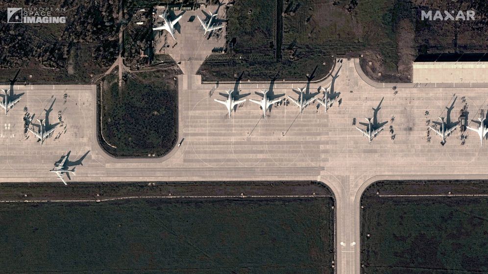 ❗Spiegel, опираясь на спутниковые снимки с российского аэродрома «Энгельс-2» под Саратовом, предупреждает об угрозе новой воздушной атаки РФ на Украину