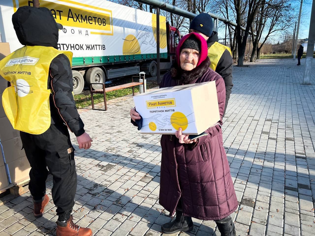 Жители Бахмутского района Донецкой области получили очередную гуманитарную поддержку от Фонда Рината Ахметова