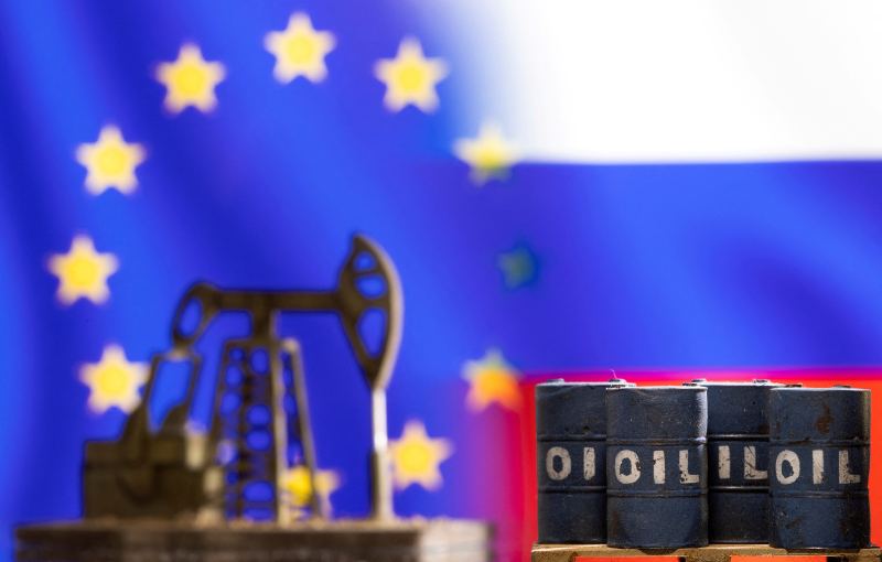 Решение ЕС об ограничении стоимости нефти из России до 60 долларов за баррель опубликовано в официальном журнале Евросоюза и вступает в силу с 5 декабря