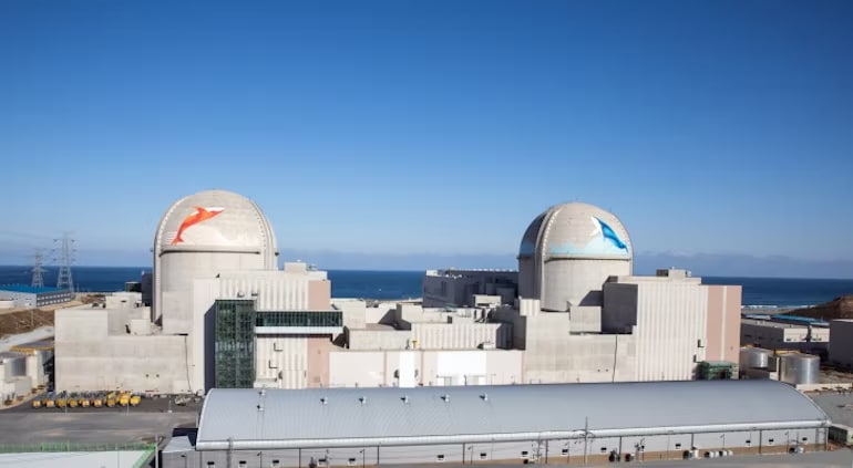 ⚛️ Частка ядерної енергії Південної Кореї в енергетичному балансі зросте більш ніж на 4% – до 32,4% до 2030 року, заявили в уряді країни