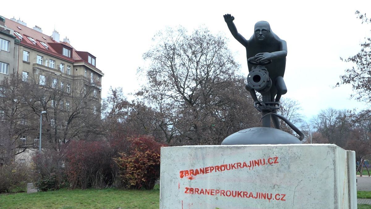 😁👍 В Праге установили скульптуру