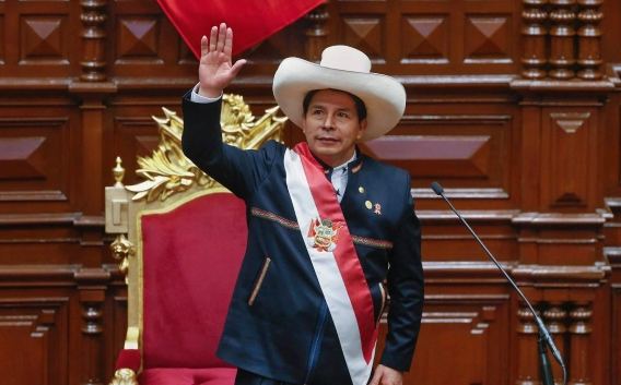 Экс-президенту Перу Педро Кастильо объявили импичмент, после чего задержали и предъявили обвинение в мятеже и злоупотреблении полномочиями