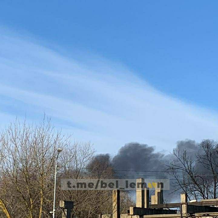 Над российским городом Шебекино поднимается густой дым, а местным жителям приходят сообщения об обстрелах – Telegram-каналы Белгорода
