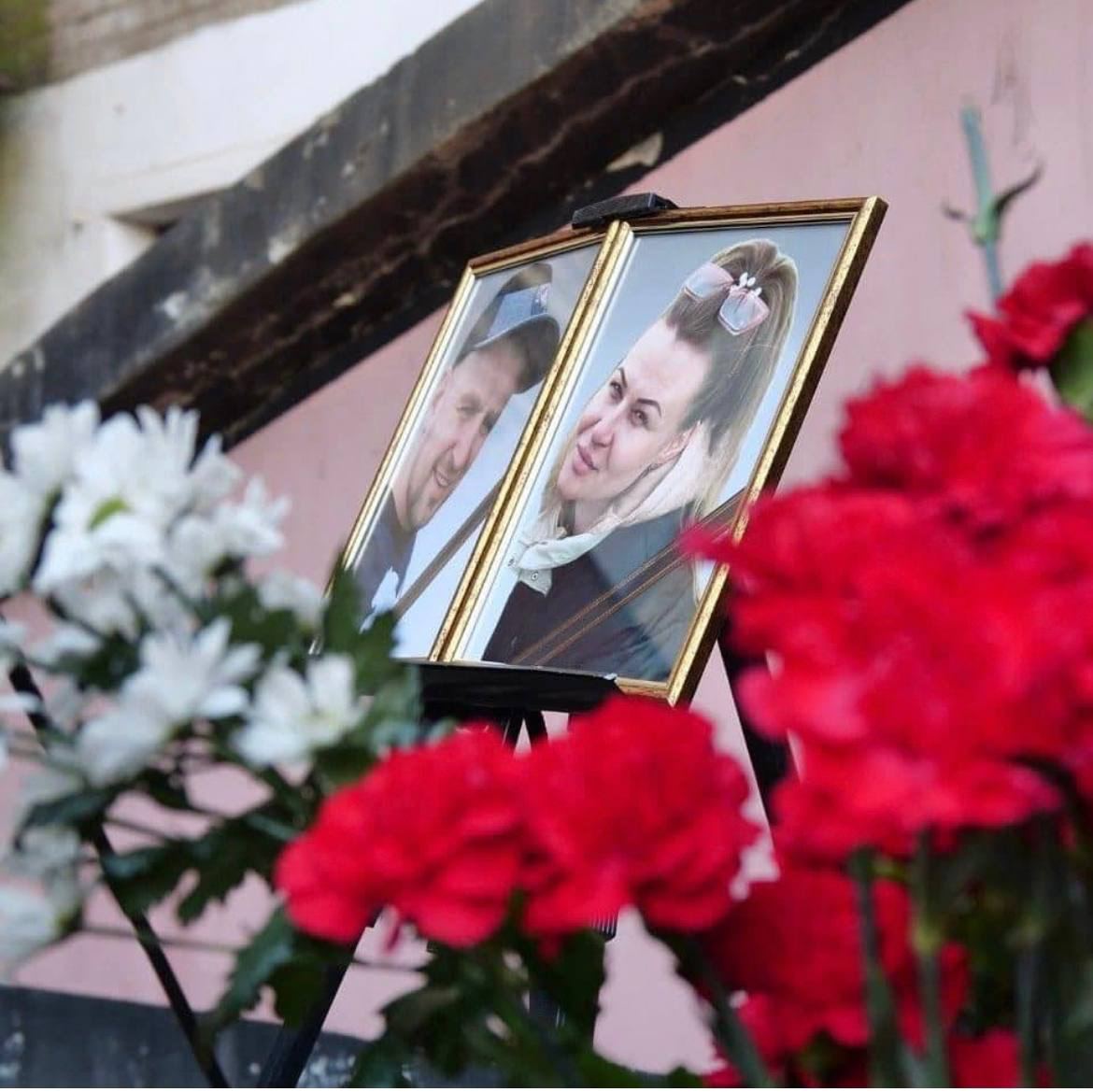 В Кривом Роге похоронили семью, погибшую после ракетной атаки оккупантов
