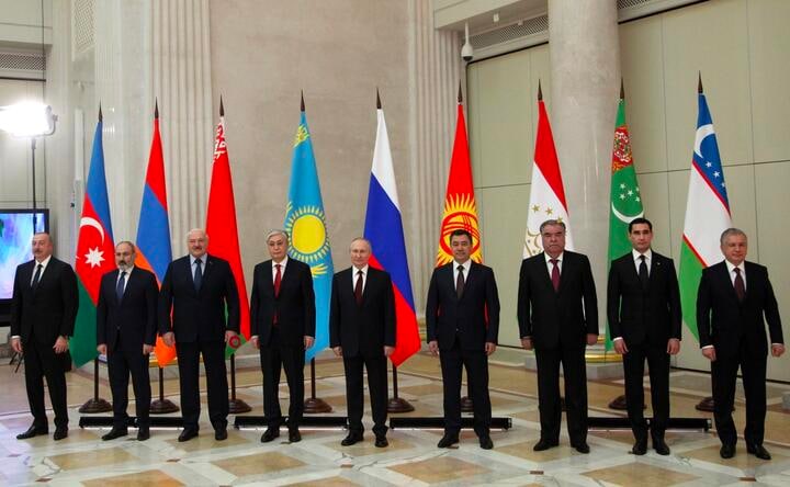 Путин подарил 9 перстней "коллегам" по "саммиту СНГ"🤡