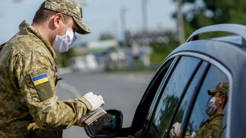 Военнообязанным мужчинам, которые имеют право на бронь могут разрешить выезд за границу, — министр экономики Юлия Свириденко