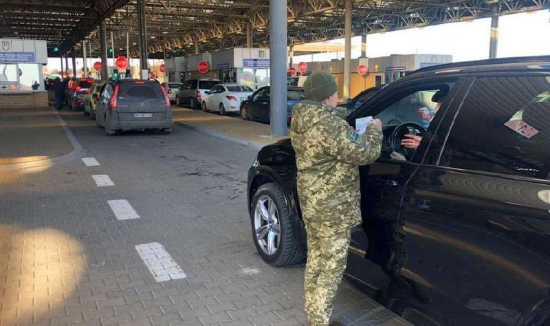 В Украине могут разрешить выезжать за границу некоторым военнообязанным мужчинам