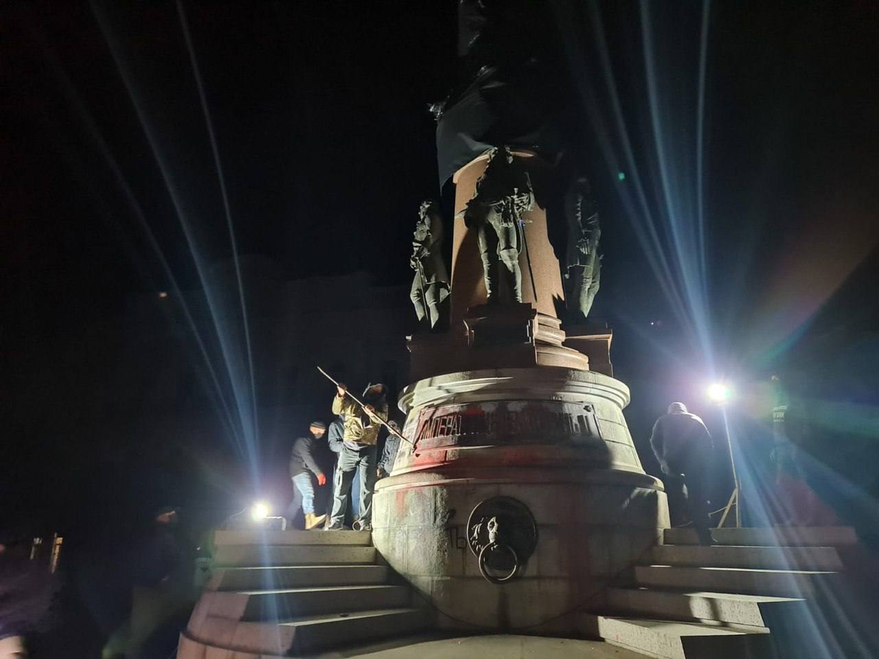 ⚡️В Одессе начали демонтаж памятника