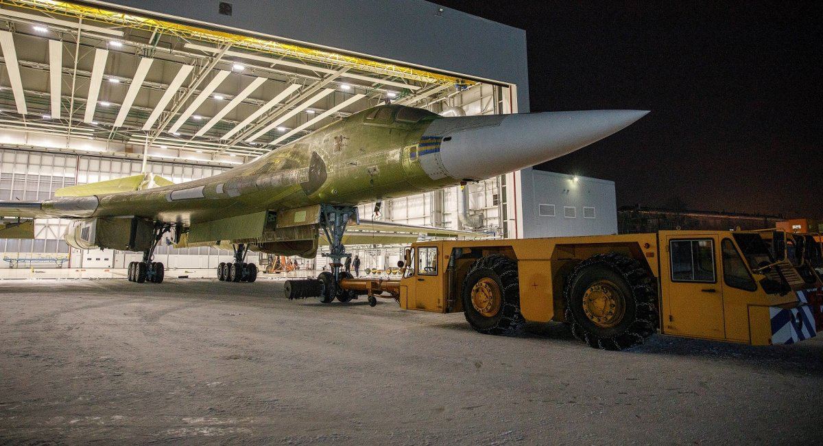 Россия хочет увеличить флот своей стратегической авиации ВКС за счет достройки бомбардировщиков Ту-160 и Ту-22М3 из заготовок еще времен СССР, - Defense Express