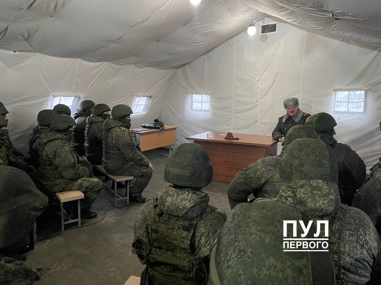 Усатый картофельный диктатор сегодня посетил военный полигон Обуз-Лесновский под Барановичами, где базируется мобилизованные россияне