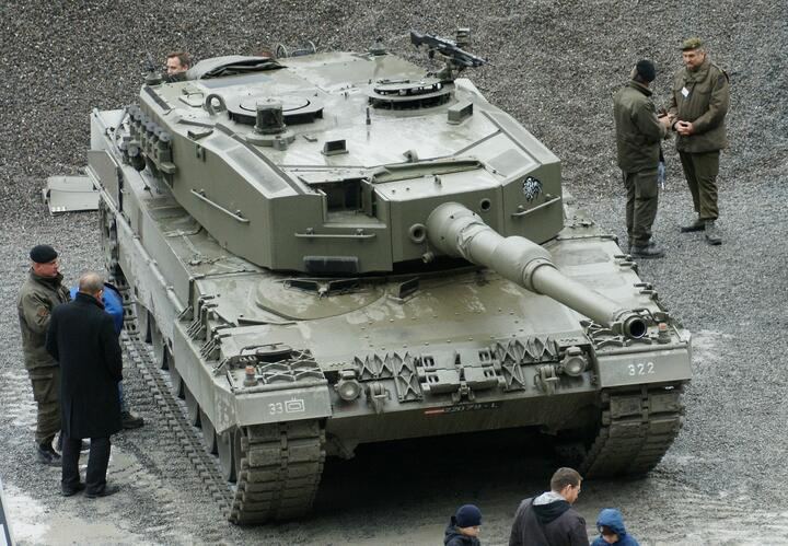 Немецкий концерн Rheinmetall заявил, что Германия сможет поставить свои танки Leopard в Украину не раньше следующего года, даже если такое решение будет принято в ближайшее время