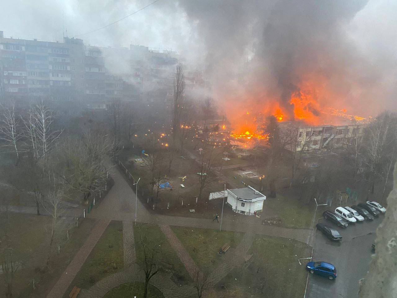 Предварительно, трое погибших и пять пострадавших в результате падения вертолета в Броварах Киевской области
