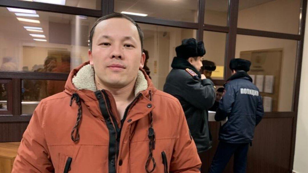 Казахстанский журналист и блогер Махамбет Абжан осуждён на 9 лет лишения свободы, сообщают СМИ