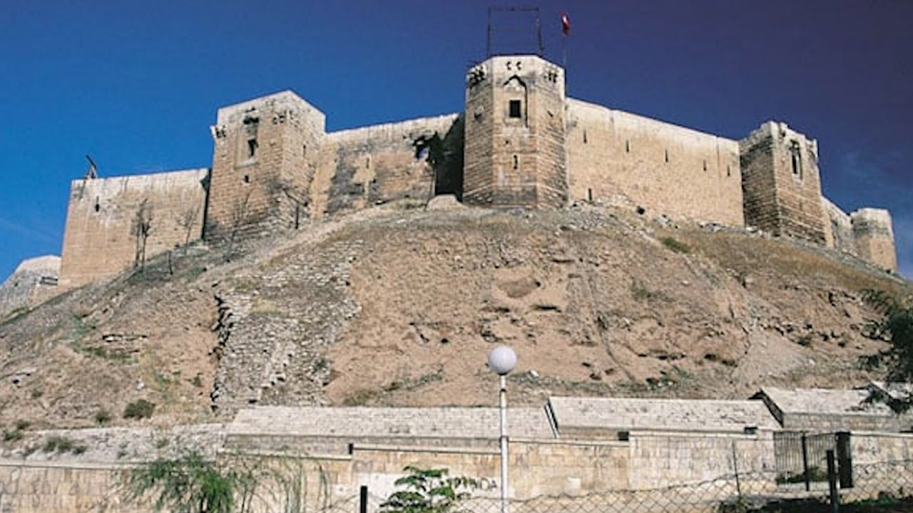 Историческая крепость Газиантеп разрушена в результате землетрясения в Турции