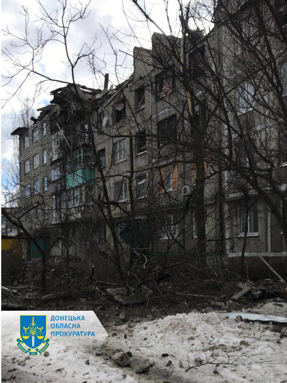 Один человек погиб и еще 12 пострадали в результате российского обстрела жилого дома в Покровске Донецкой области, - сообщил глава обладминистрации Павел Кириленко