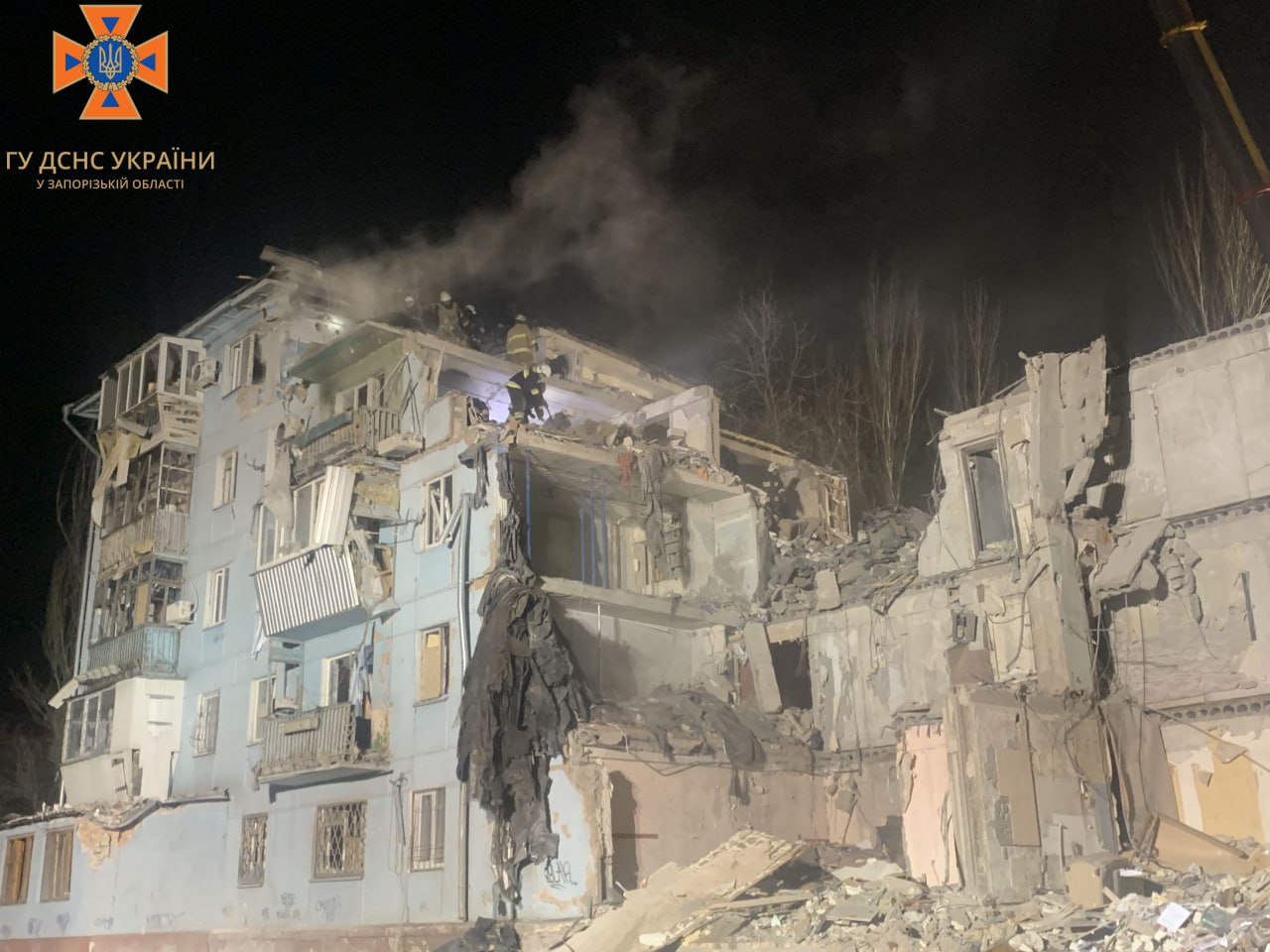 Количество погибших в результате ракетного удара, разрушившего часть жилого дома в Запорожье, возросло до 13 человек, среди которых 8-месячный ребенок, - ГСЧС