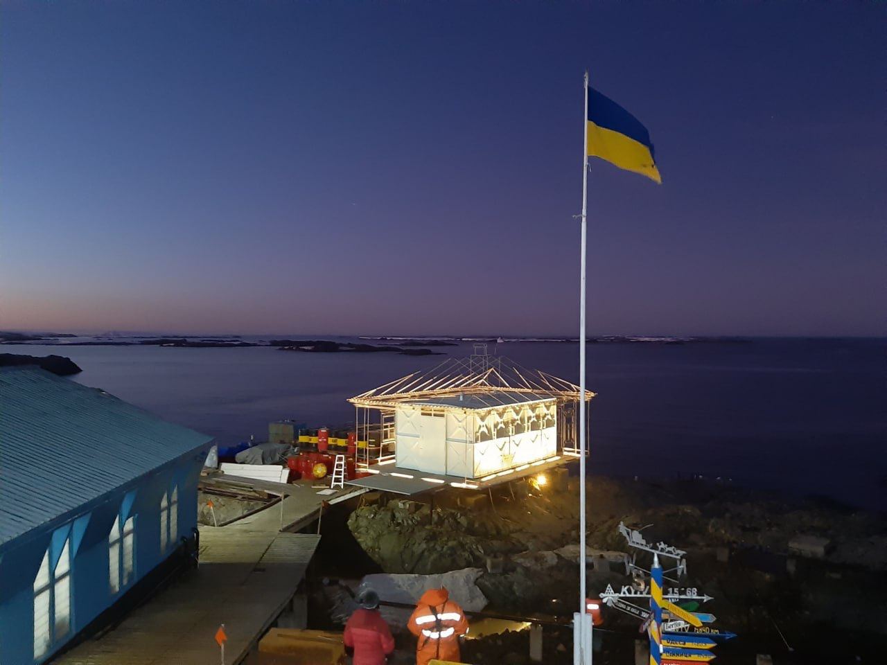 К 160-летию со дня рождения Владимира Вернадского в Антарктиде на украинской станции открыли первую масштабную арт-инсталляцию — «Дом