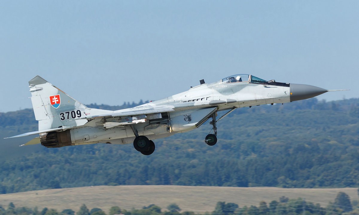 Кабмин Словакии одобрил передачу истребителей МиГ-29 Украине, — премьер Словакии