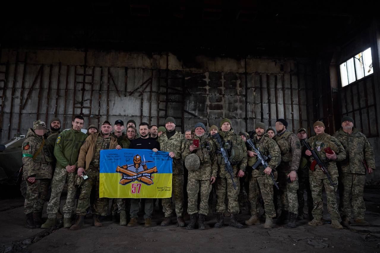 Зеленський поділився фотографіями з сьогоднішньої поїздки на Донбас та Харьківщину: