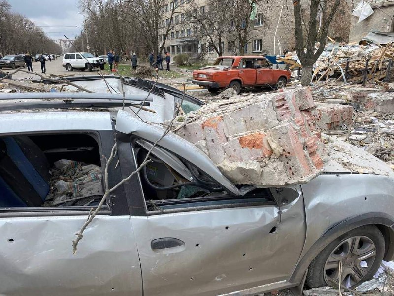 В Славянске из-за утреннего обстрелана на данный момент известно об одном погибшем и 25 раненых, — сообщили в ОВА