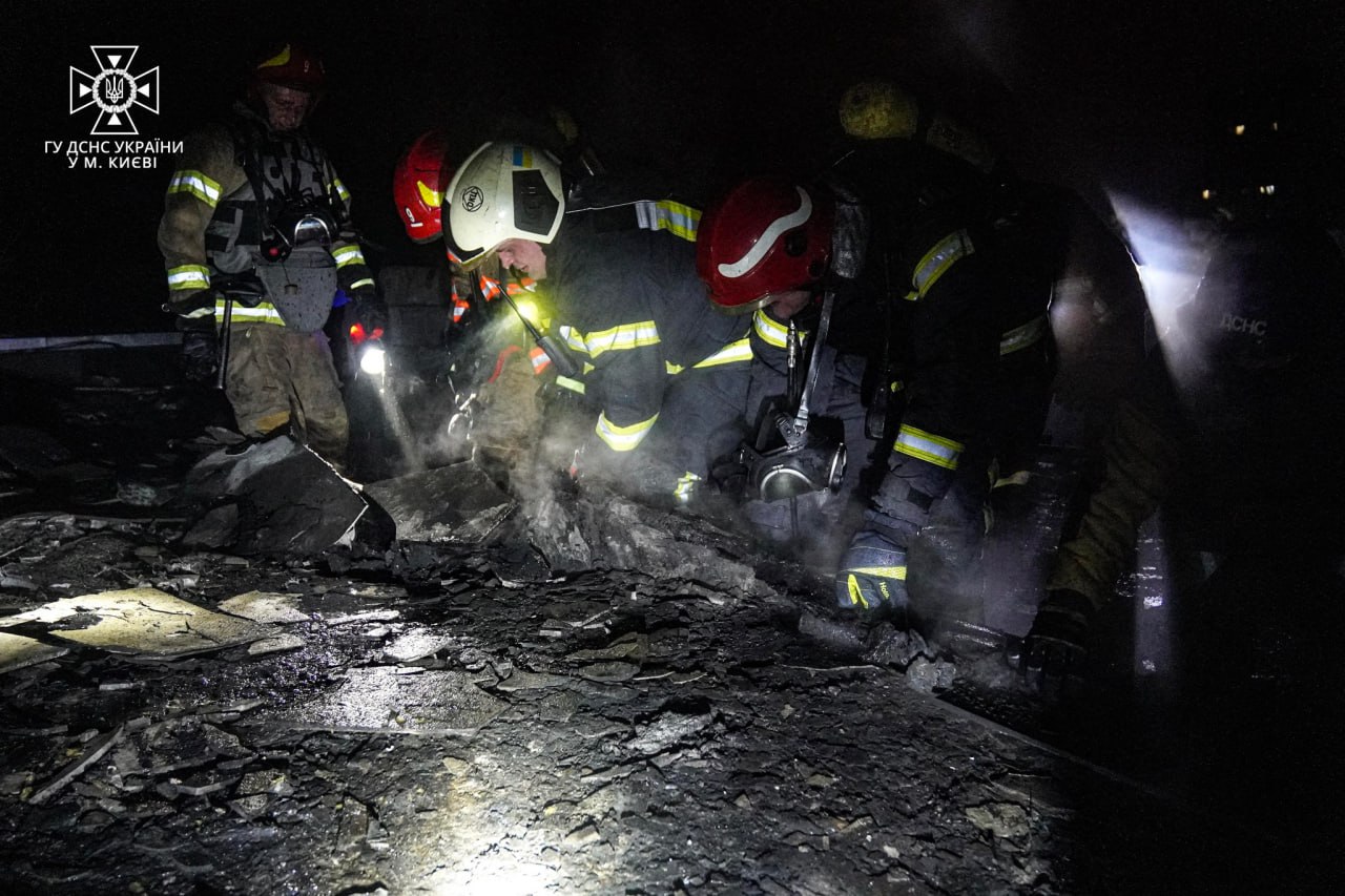 Подробности пожара в Киеве после атаки вражеских дронов