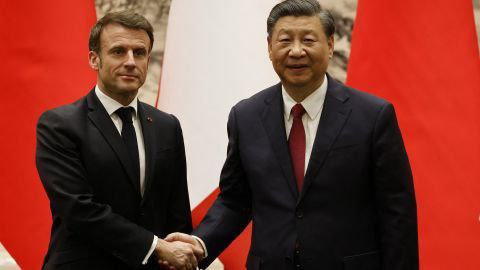 Зустріч Макрона та Сі Цзіньпіна може стати початком на шляху до миру в Україні, - Bloomberg