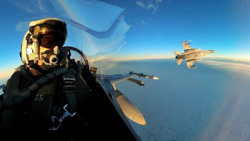 Румунські F-16 перехопили два російські винищувачі, які залетіли у зону НАТО, - повідомили Повітряні сили Румунії