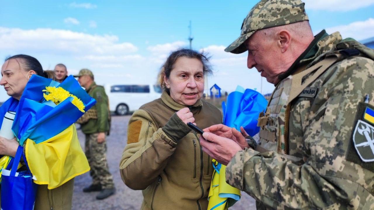 ❗️Состоялся очередной обмен пленными — домой вернулось 100 украинских военных, моряков, пограничников и нацгвардейцев, — Ермак