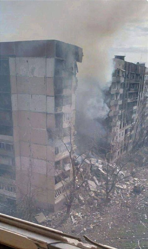 Последствия российского авиаудара по жилому дому в Угледаре 19 апреля показали защитники из 72 ОМБр