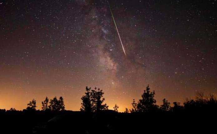 Спалахи в українському небі можуть повторитися: падіння метеоритів із потоку Лірід триватиме до 29 квітня