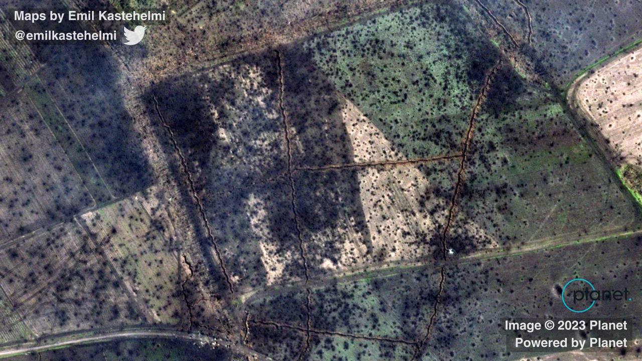 Снимки со спутников украинских укреплений в районе Хромового, к северу от Бахмута
