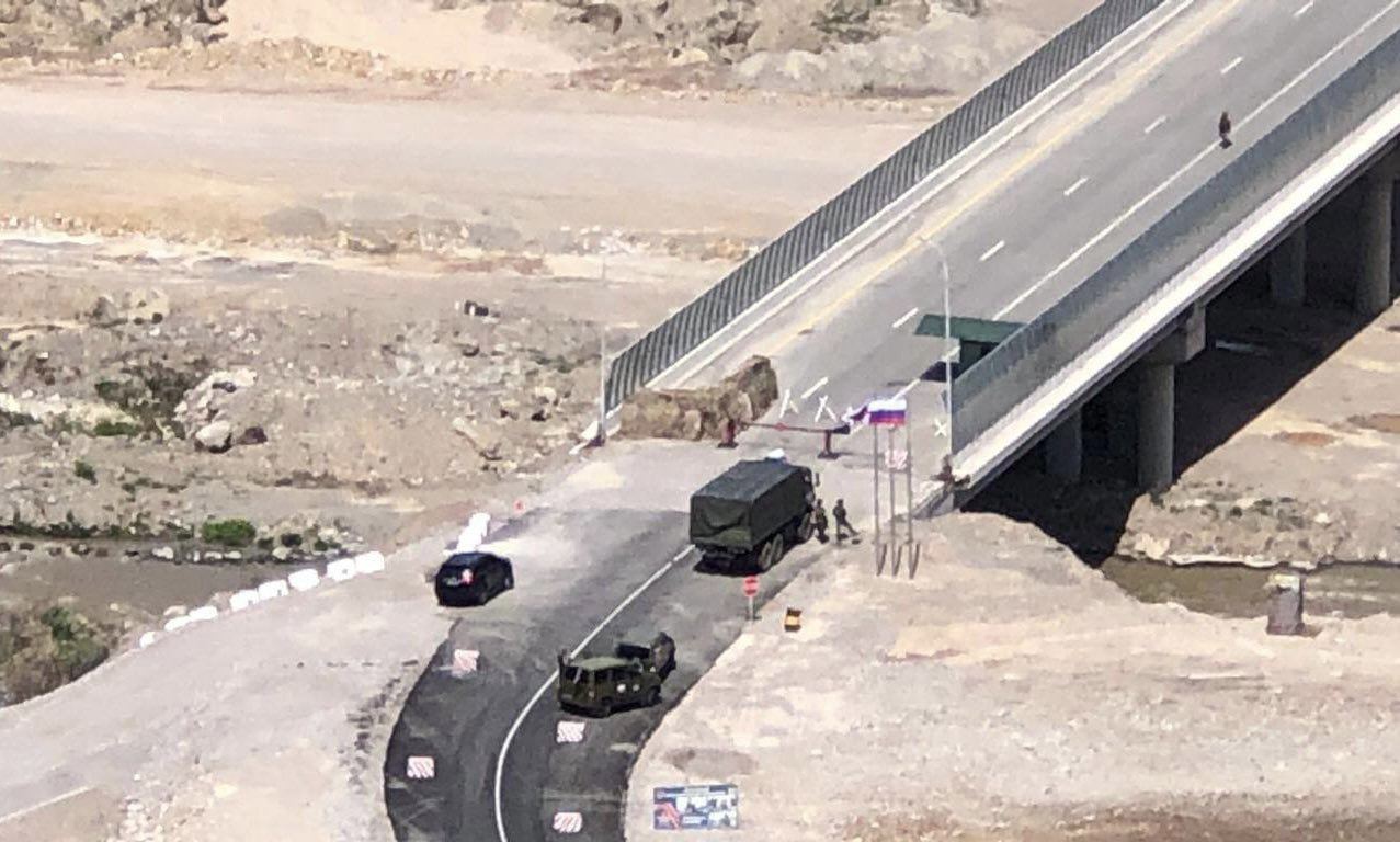 Власти Азербайджана установили КПП на границе Нагорного Карабаха и Армении в Лачинском коридоре