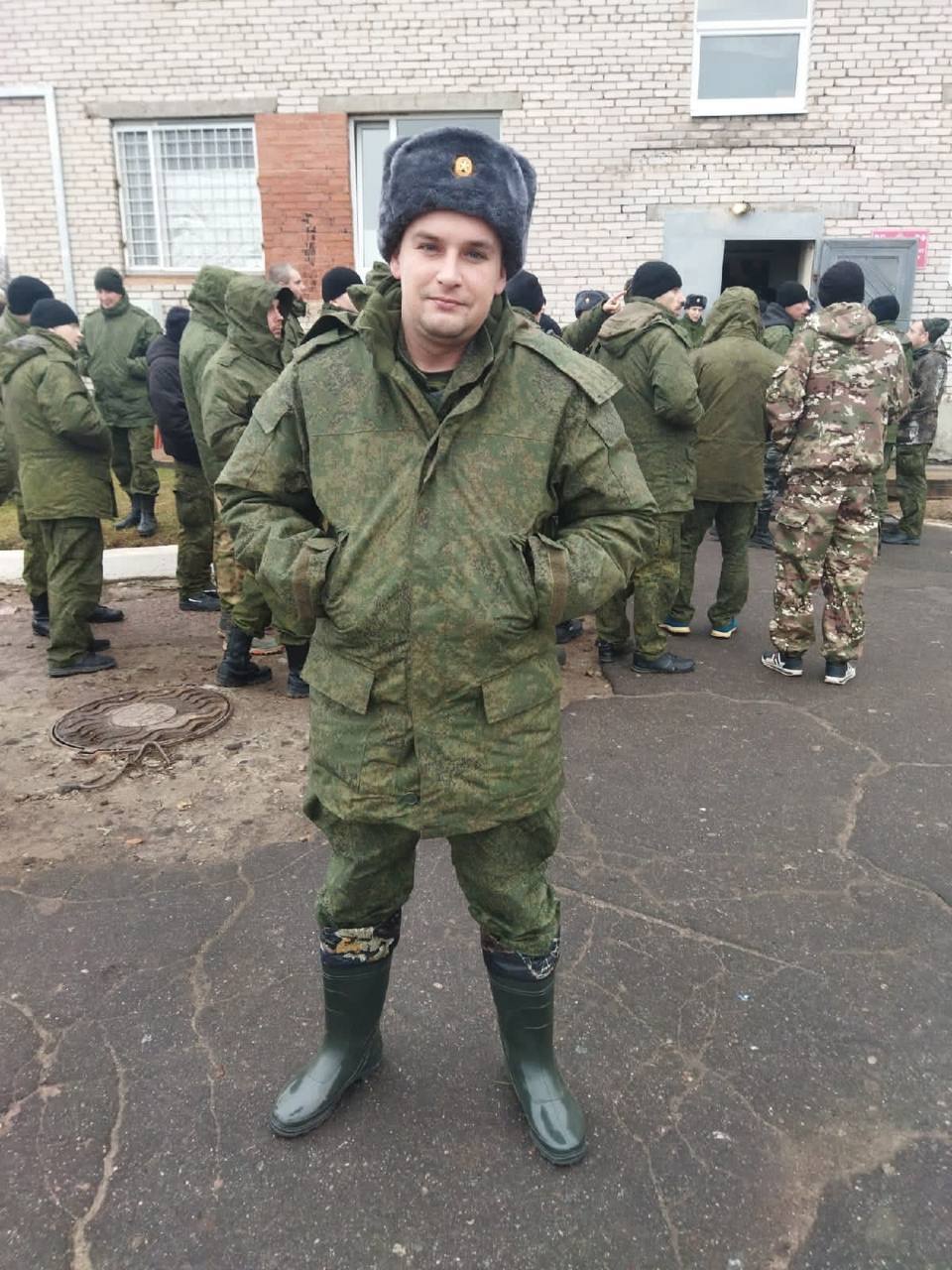 Рашист, который зверски убивает украинских военных после допроса — Сучко Евгений Юрьевич, 12