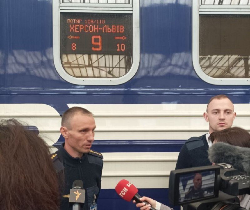 🦾 Поезд, который вчера попал под обстрел в Херсоне, прибыл без опозданий во Львов
