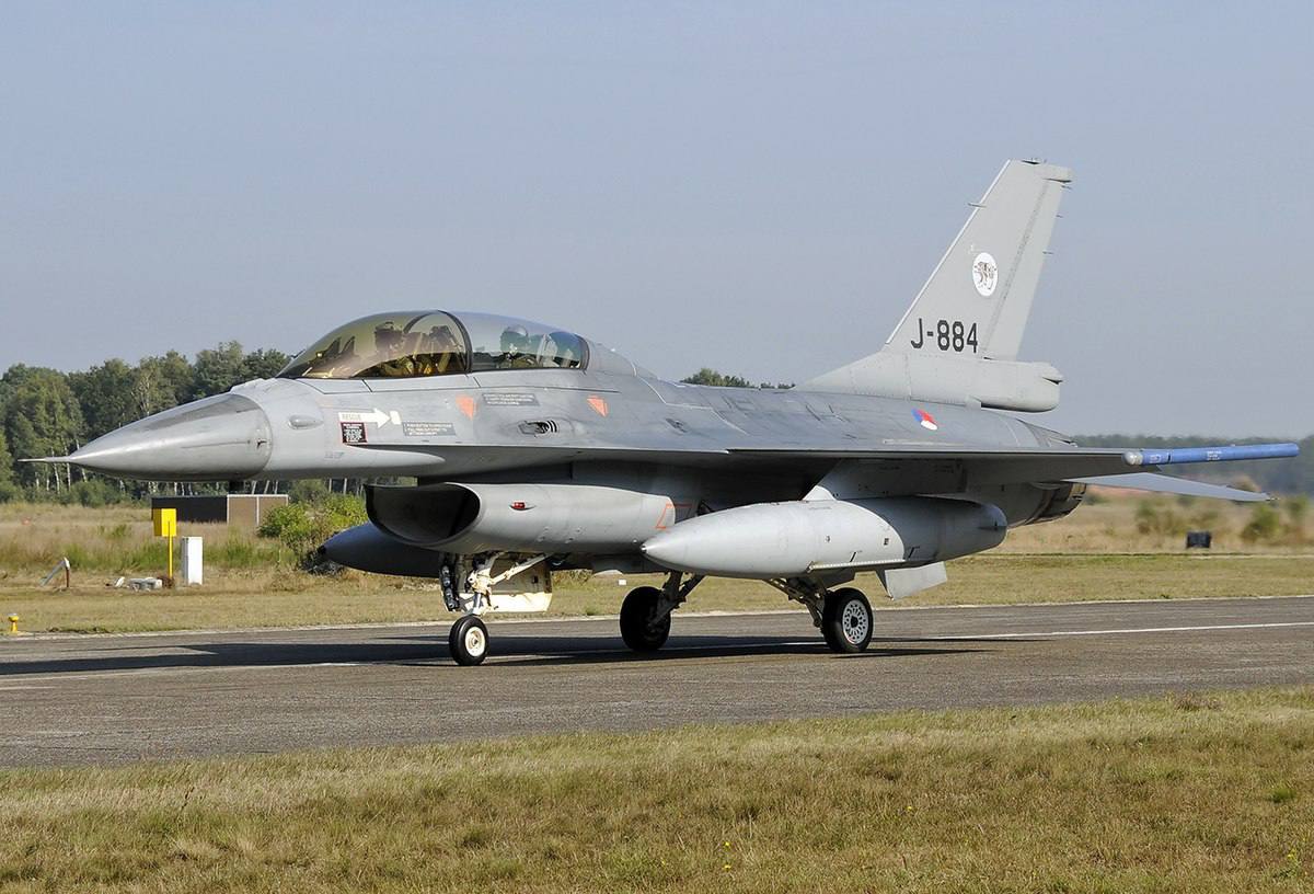 Правительство Нидерландов вместе с партнерами рассматривает возможность предоставления Украине истребителей F-16, — премьер-министр Нидерландов Марк Рютте