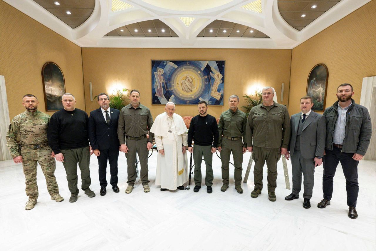 Зеленский в Ватикане предложил украинскую формулу мира Папе Римскому Франциску