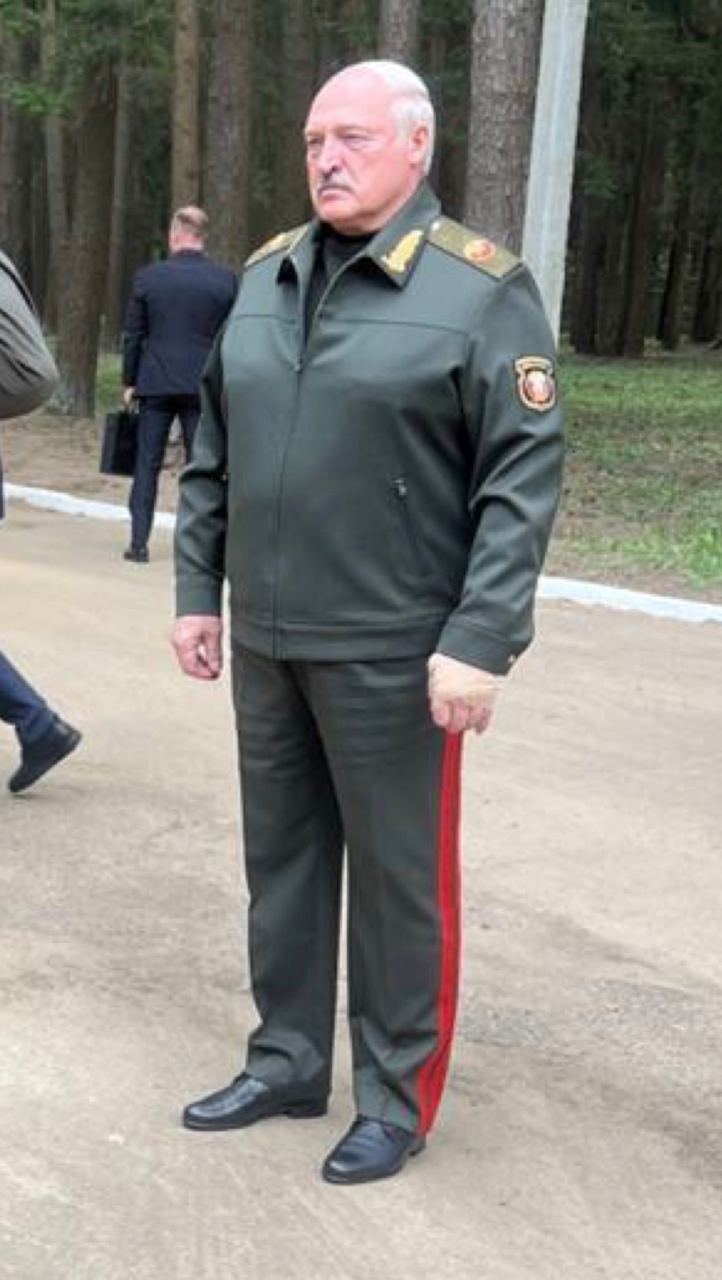 Лукашенко (или его макет) впервые