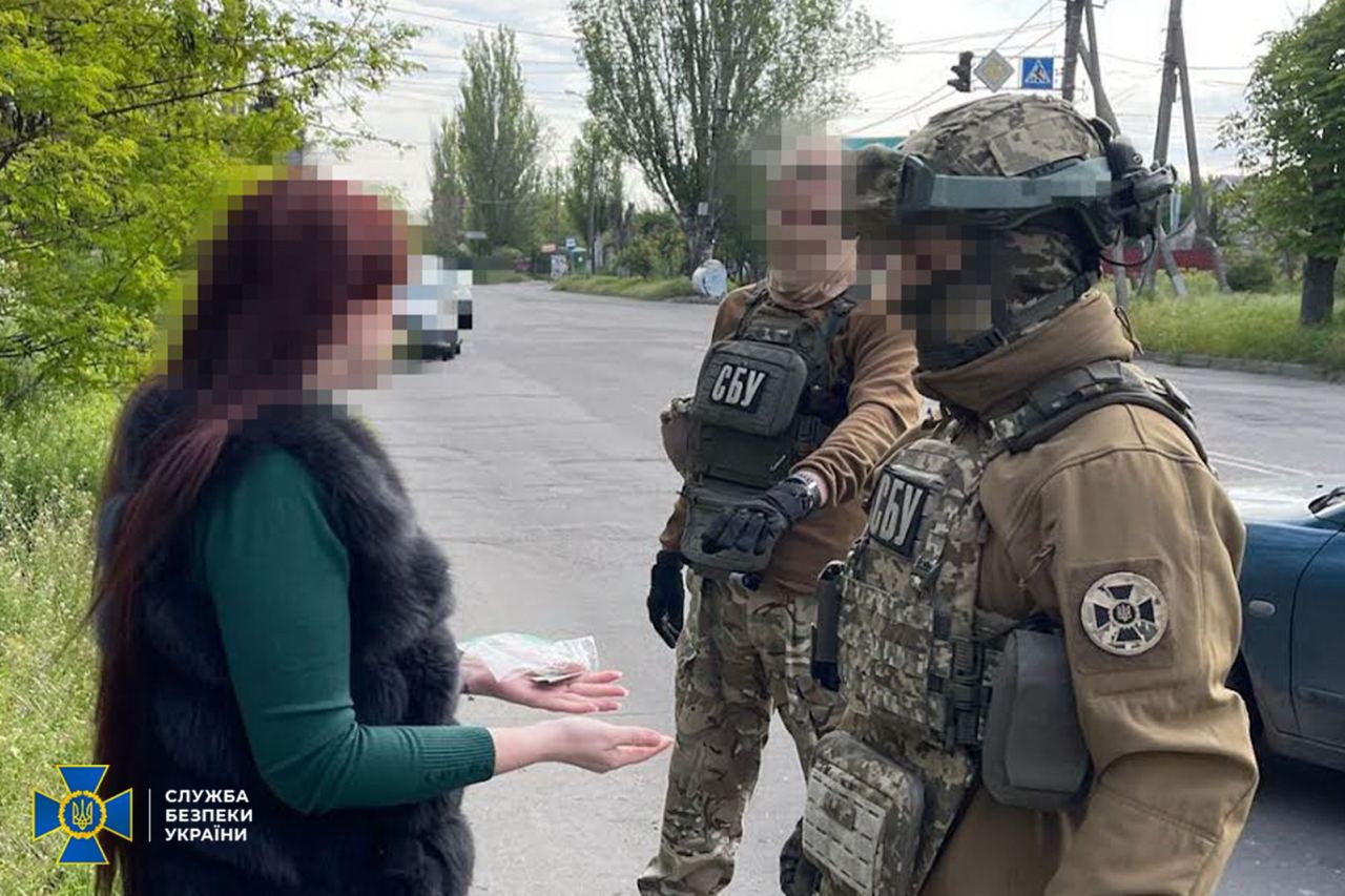 СБУ в Херсоне задержала медсестру, которая работала на ФСБ и "сливала" врагу персональные данные украинских защитников, — пресс служба СБУ