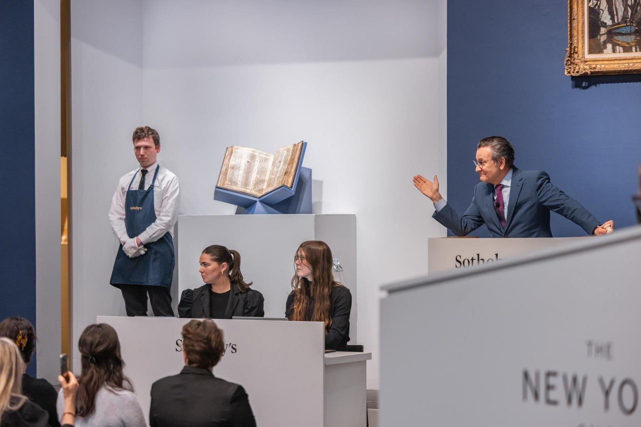 На аукционе в Нью-Йорке продали тысячелетнюю Библию на иврите за 38 миллионов долларов