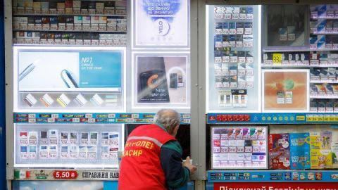 Парламентарі внесли скандальну поправку до закону «Про рекламу», яка передбачає заборону викладки тютюнової продукції на вітринах